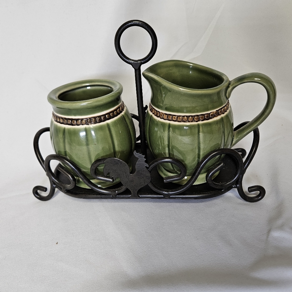 Cracker Barrel Green Ceramic Creamer and Sugar Set Rooster‎ Metal Holder